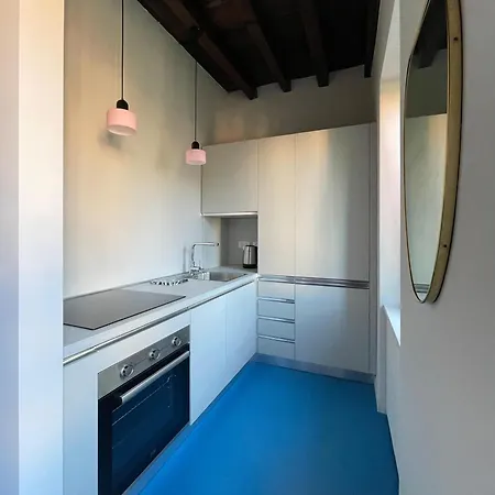 Newly Renovated Three-room *