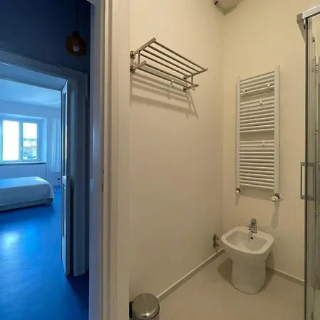 Newly Renovated Three-room شقة *