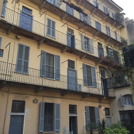 Newly Renovated Three-room