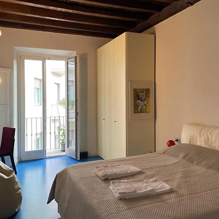 Newly Renovated Three-room